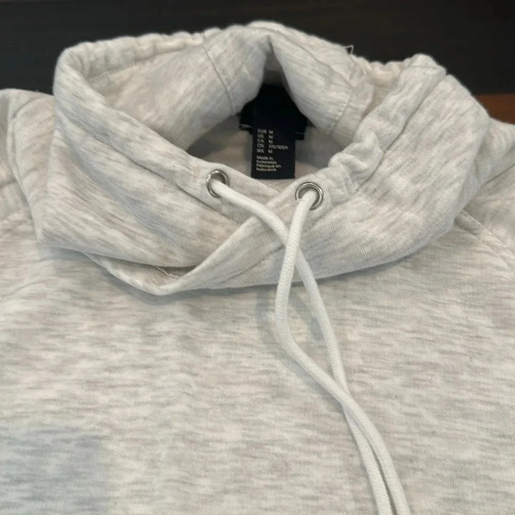 H&M cowl neck - Picture 2 of 4